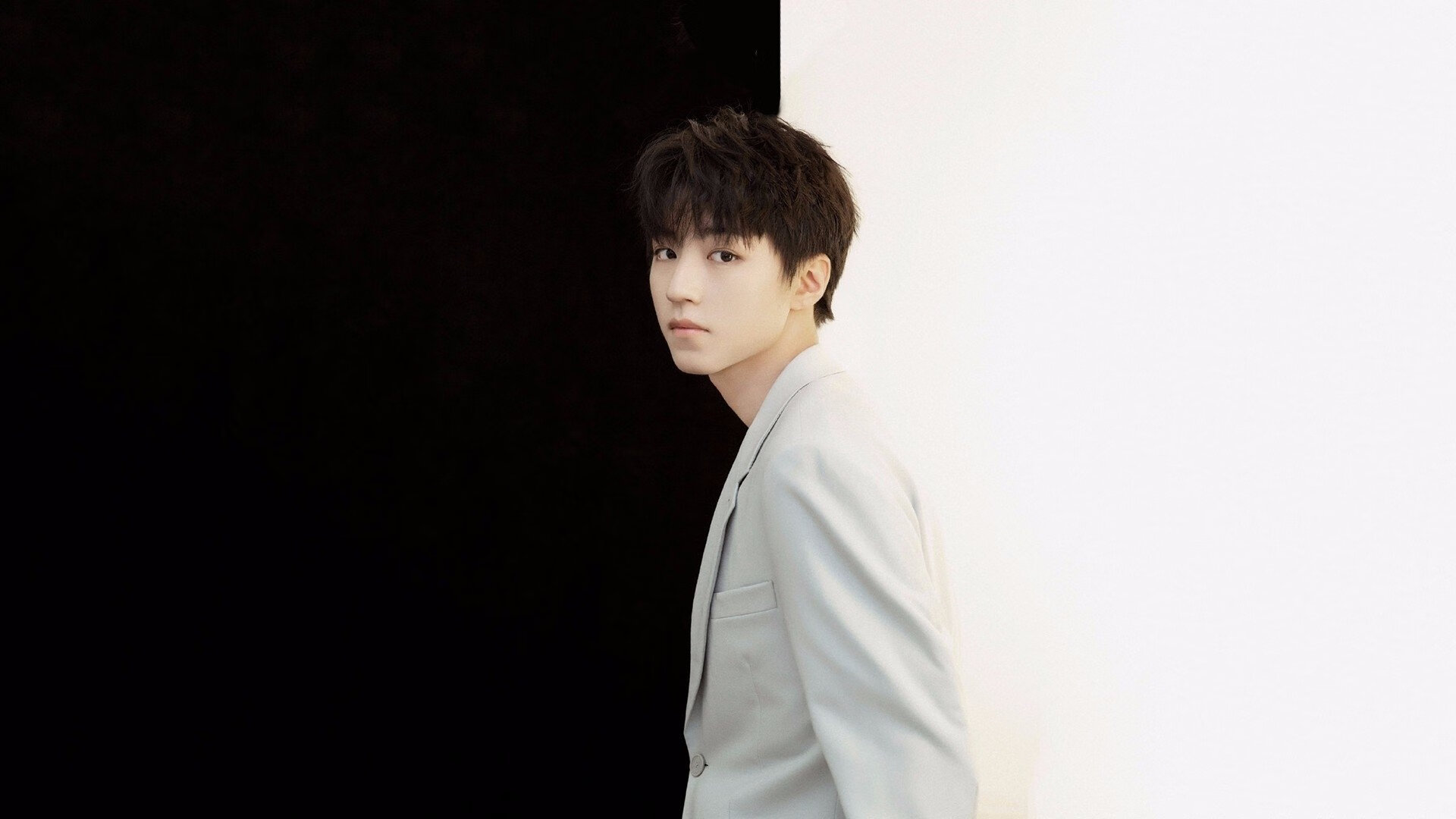 开云体育2026-破折号两端的足球宇宙，当德里赫特的存在感穿透屏幕，勒沃库森用澳大利亚证明何为系统